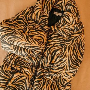 Vintage cinch waist puffer coat with hood